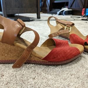 Clark's red and brown wedges